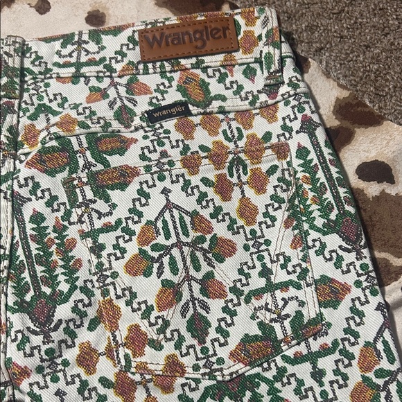 NWT Wrangler High-Rise Fierce Flare Floral Print Jeans 4/32 - Picture 9 of 10
